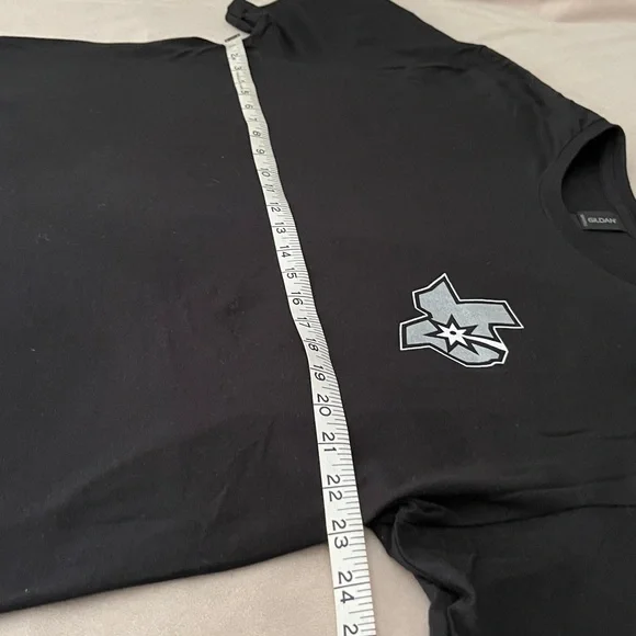 EUC GILDAN SAN ANTONIO SPURS T-Shirt - Picture 8 of 10